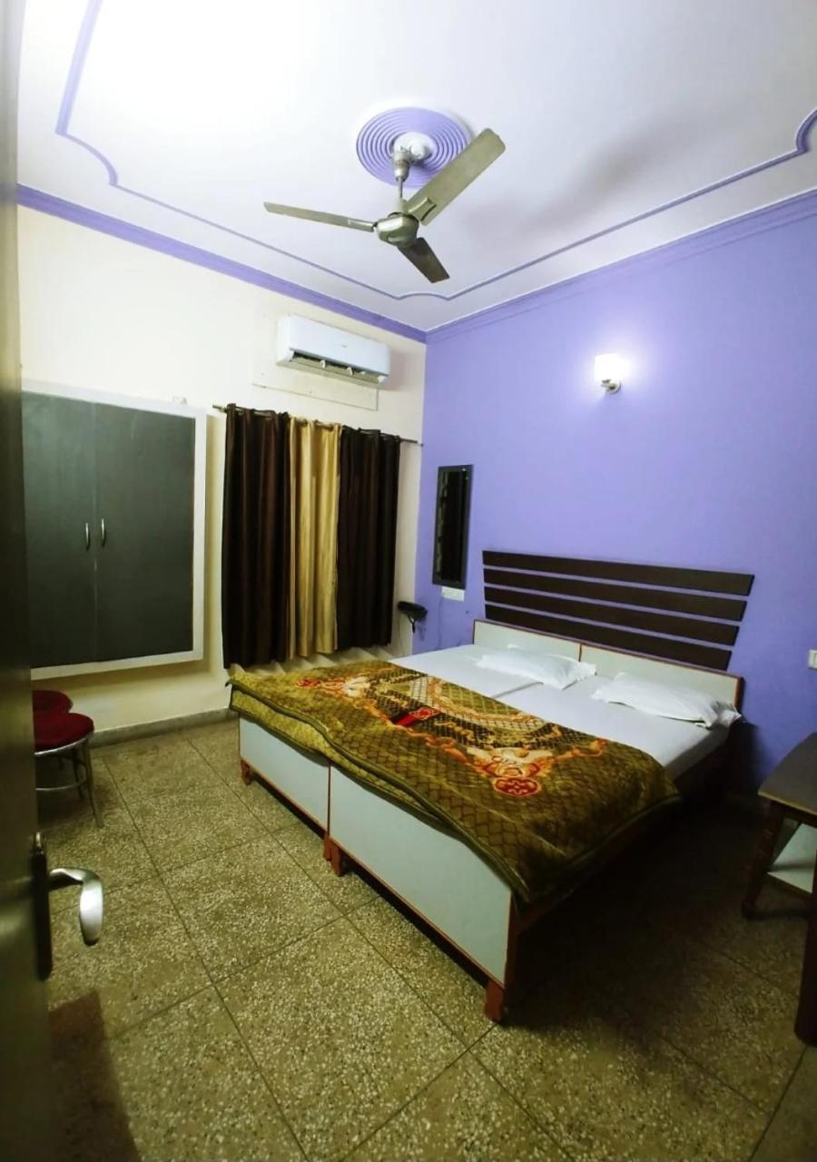 Hotel Roshan Varanasi Exterior photo